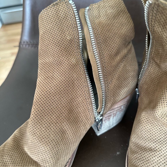 Dolce Vita ankle bootie suede - Picture 5 of 7